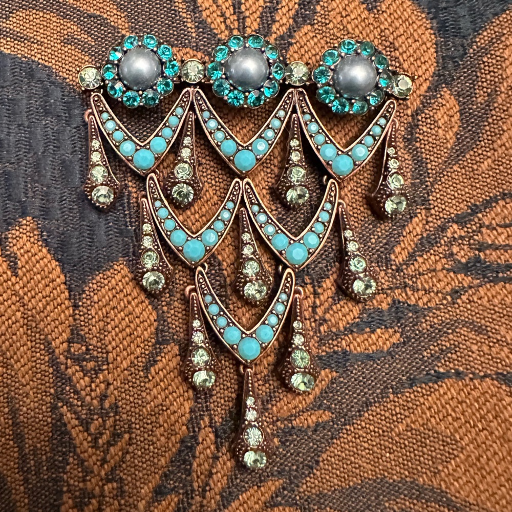 Joan Rivers Swag Brooch